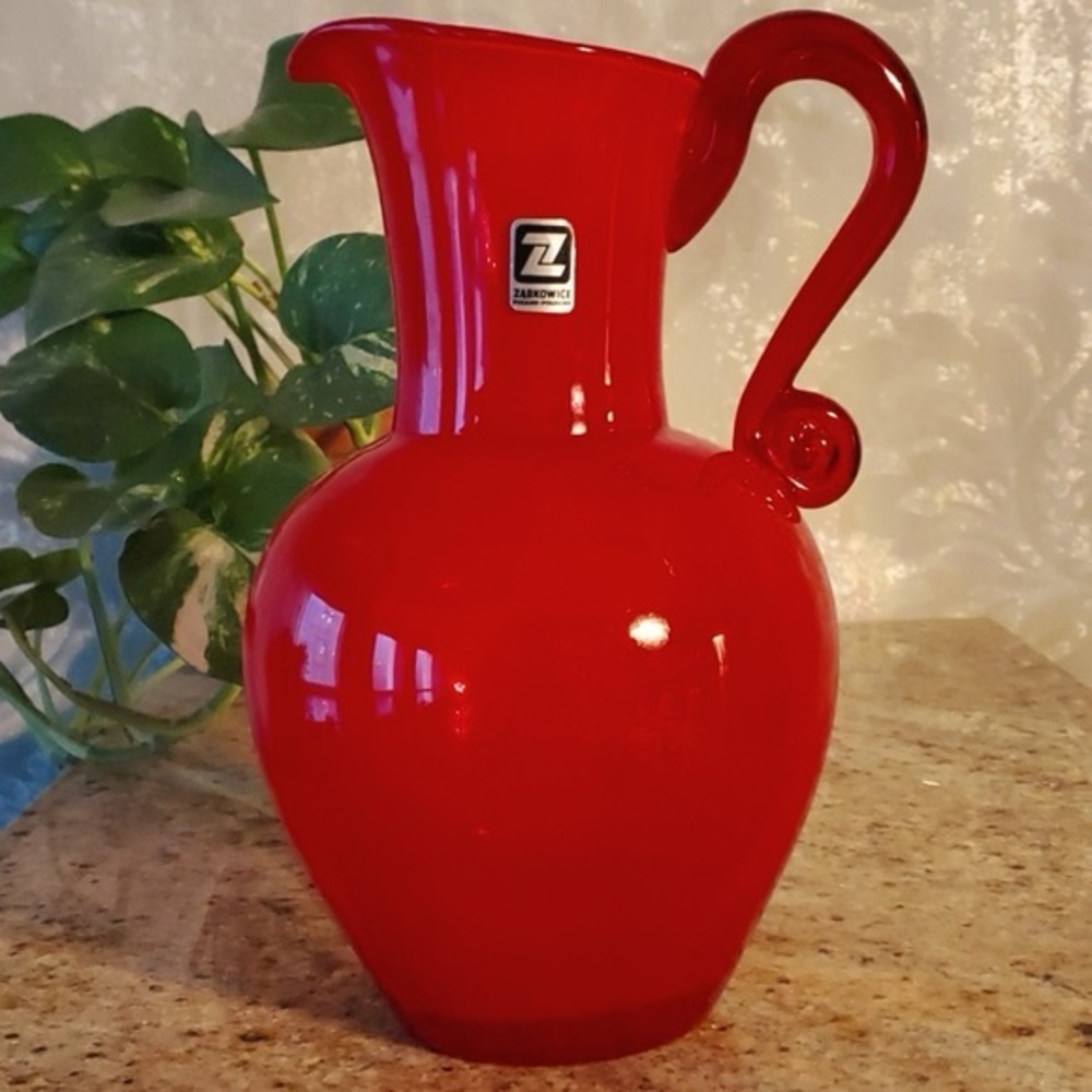 Zabkowice red glass vase